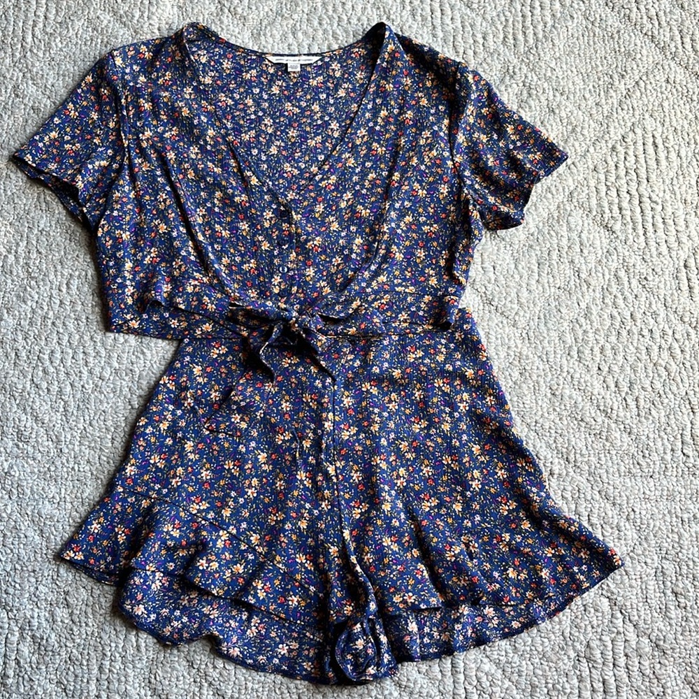 American Eagle Floral Top & Shorts Set